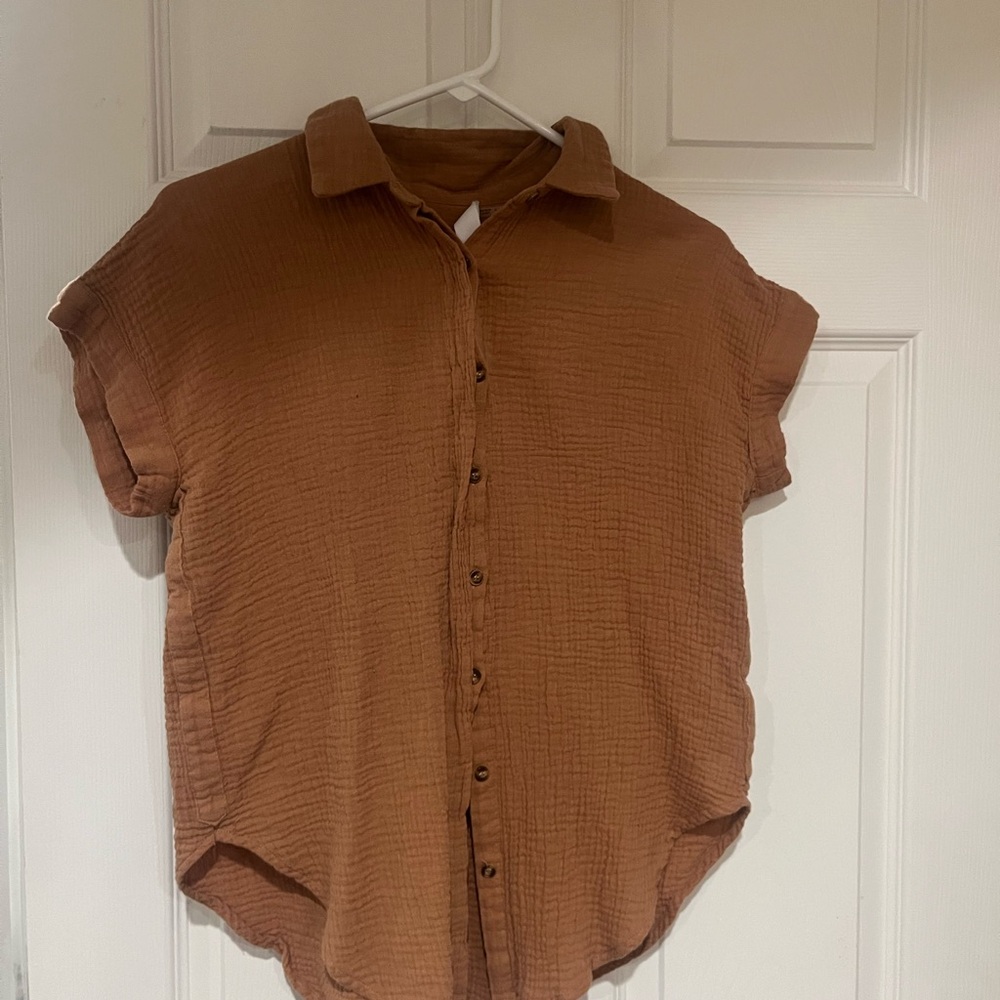 Brown Button-Up Short Sleeve Shirt